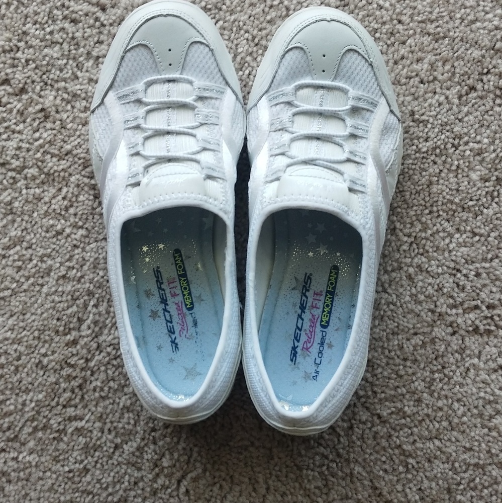 Skechers Relaxed Fit Memory Foam sneakers size 7.5